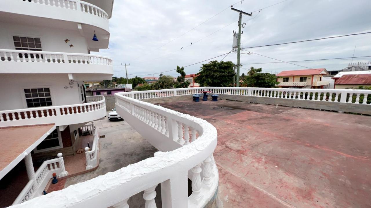 Las Palmas Hotel Corozal Bagian luar foto