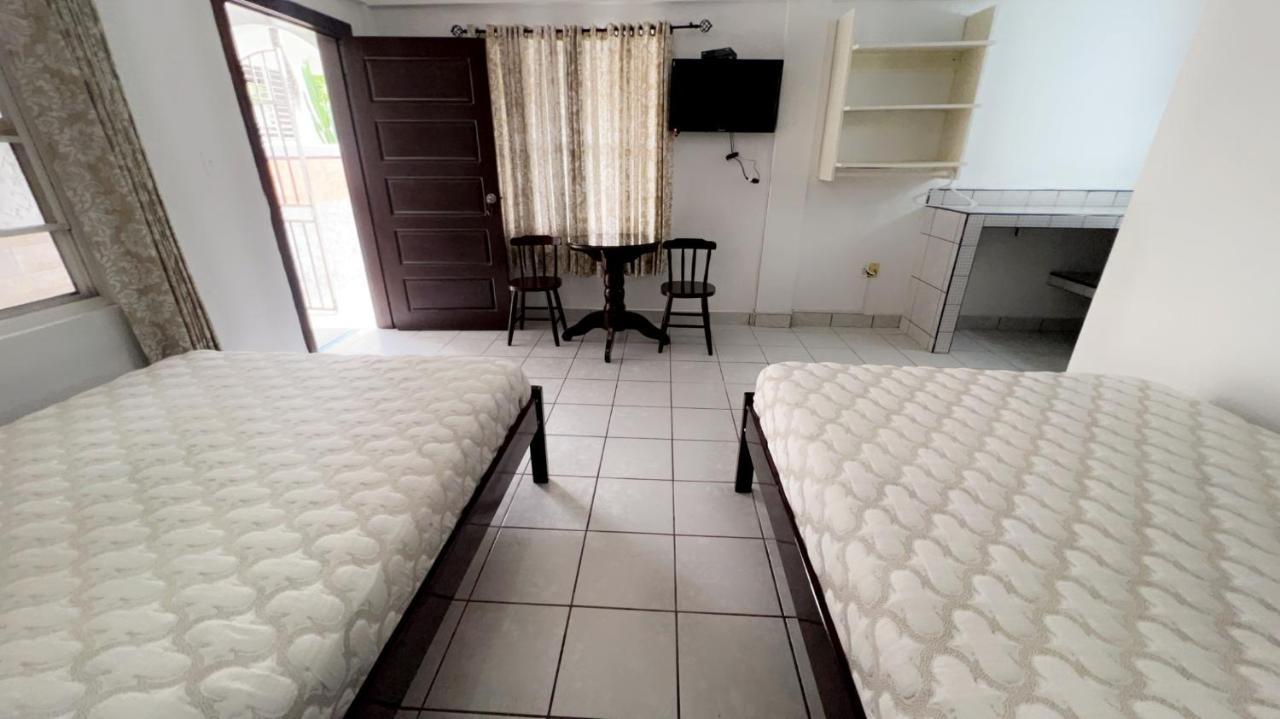 Las Palmas Hotel Corozal Bagian luar foto